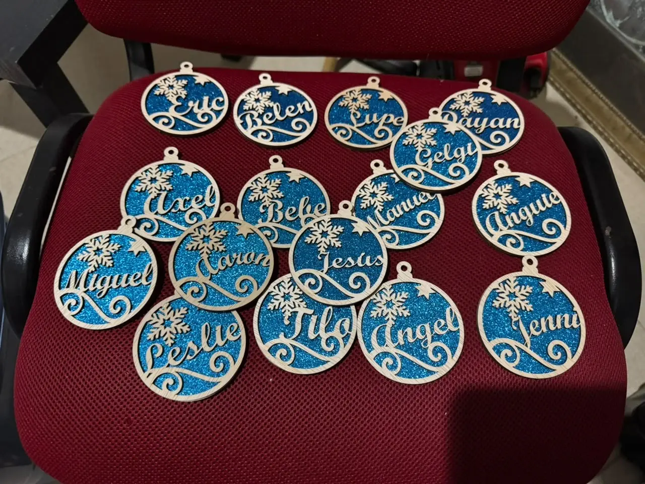 Colección real de esferas personalizadas con fondos azules brillantes